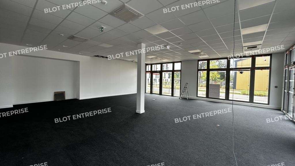 A LOUER / A VENDRE : BUREAUX neufs 143 m² PACÉ