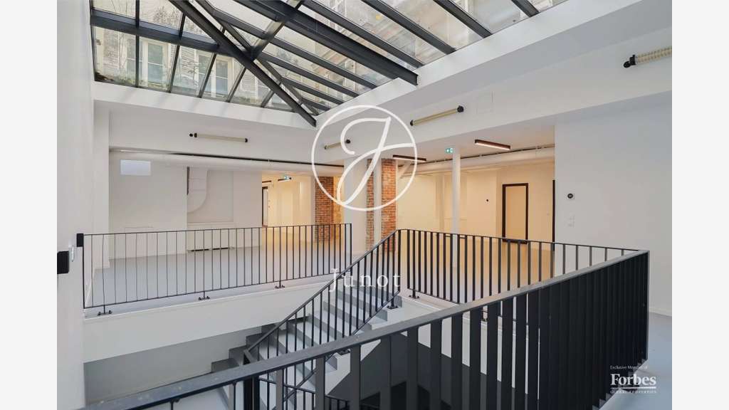 AV bâtiment 1972m² Paris 75010 Canal Saint-Martin
