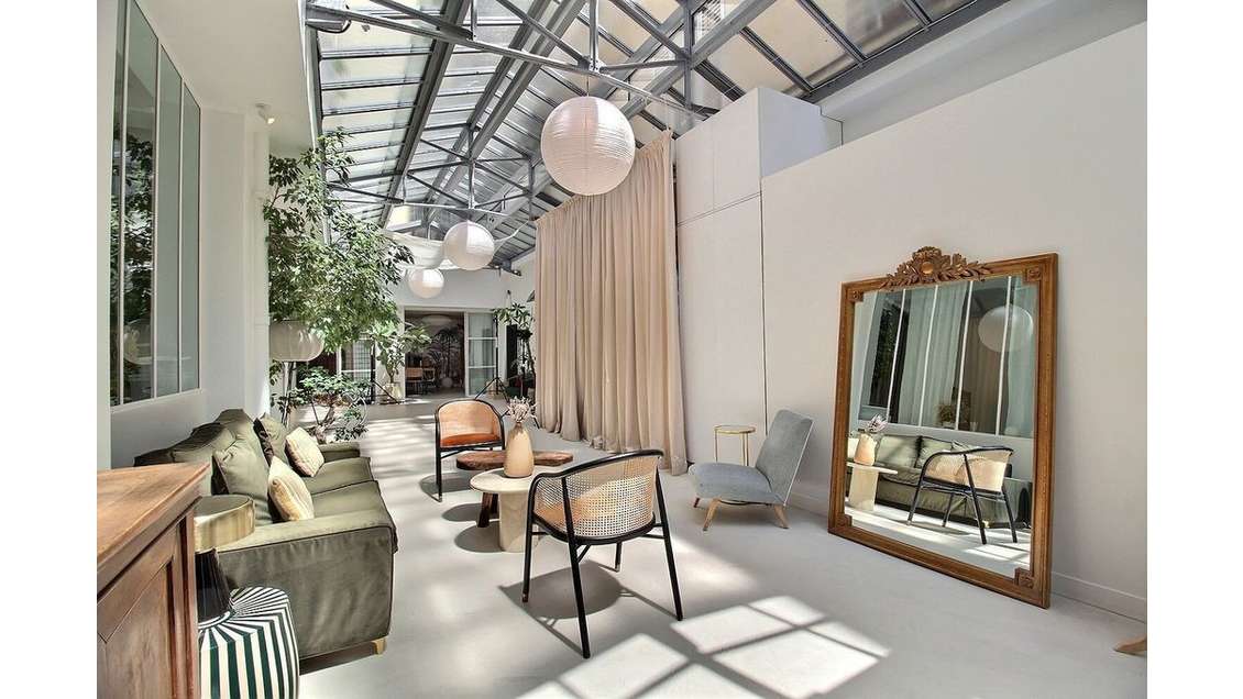 AV bureaux 200m² dans cour privée Paris République