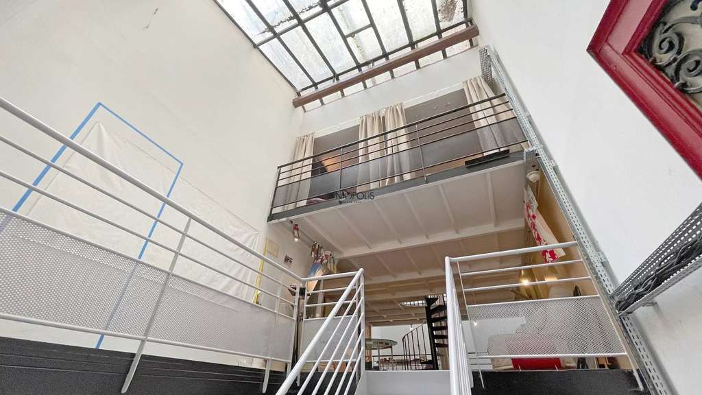 Loft atypique à usage de local (mixte possible), 1