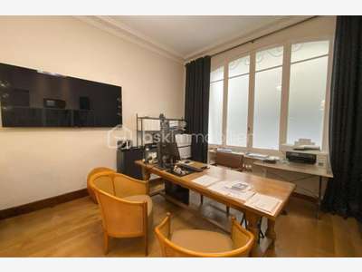 Vente local professionnel de 55m² à Paris 75008