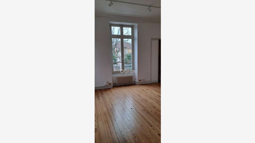 Vente bureaux de 600m² travaux à prévoir à Pau Est