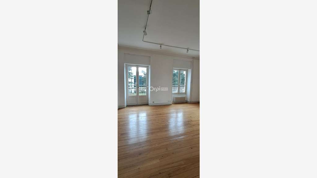 Vente bureaux de 600m² travaux à prévoir à Pau Est