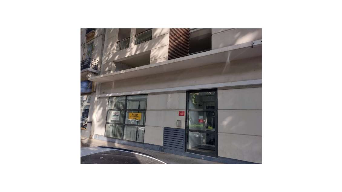 Vente local avec vitrine Quai Vauban Perpignan