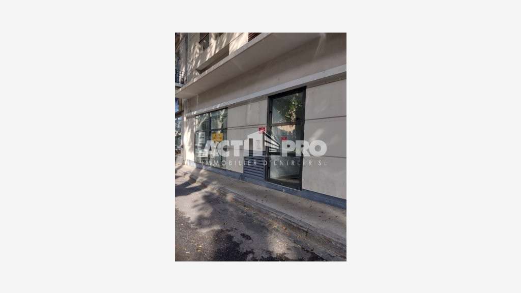 Vente local avec vitrine Quai Vauban Perpignan