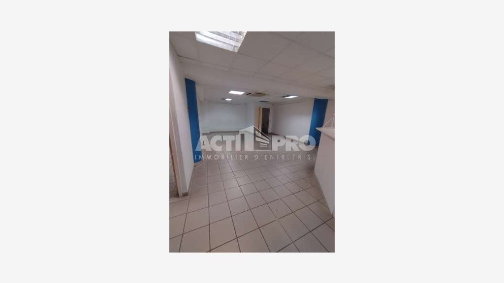 Vente local avec vitrine Quai Vauban Perpignan