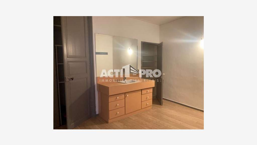 À vendre bureaux 120 m² en R+1 à Perpignan