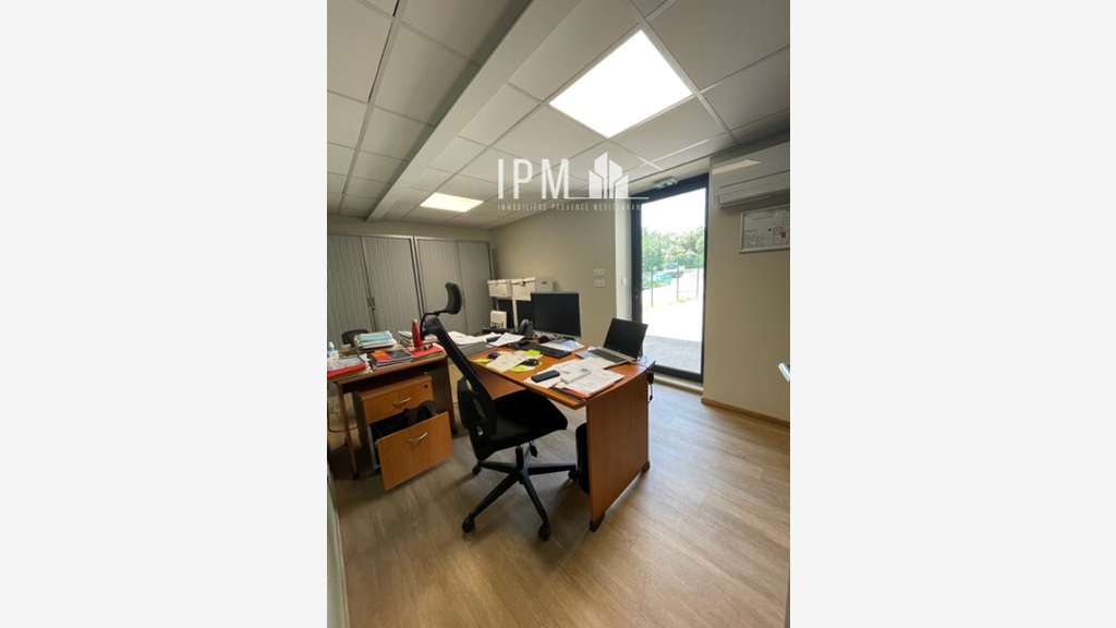 Bureaux de 427m² à vendre à Pertuis Nord 84120