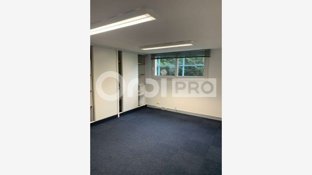 Vente bureaux refaits à neuf 174m² R+1 à Pessac