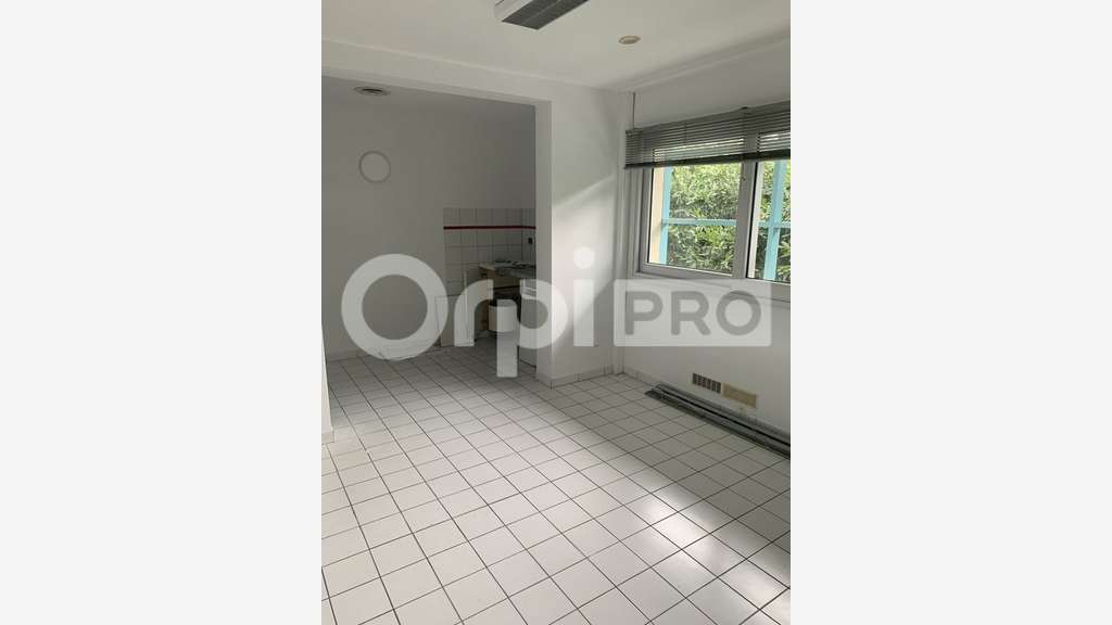 Vente bureaux refaits à neuf 174m² R+1 à Pessac