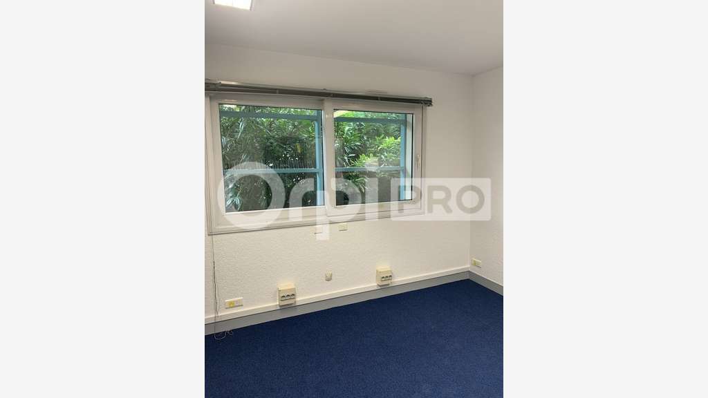 Vente bureaux refaits à neuf 174m² R+1 à Pessac