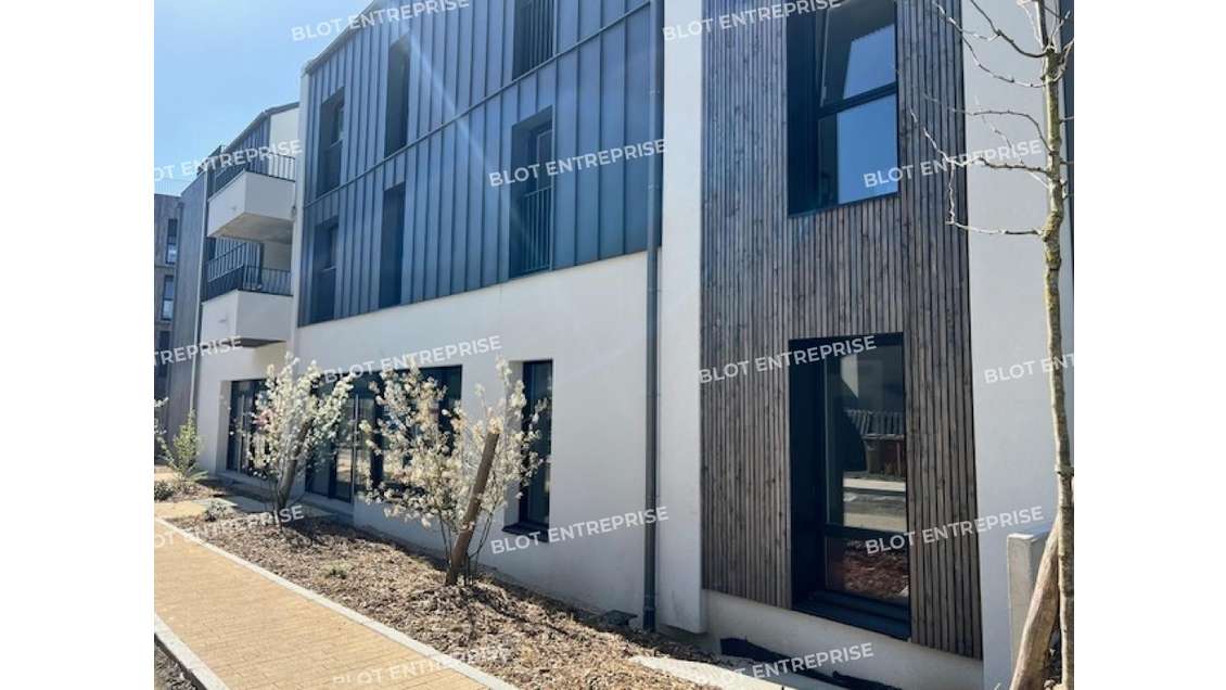 A LOUER : CELLULE COMMERCIALE 162 m² - PLÉRIN