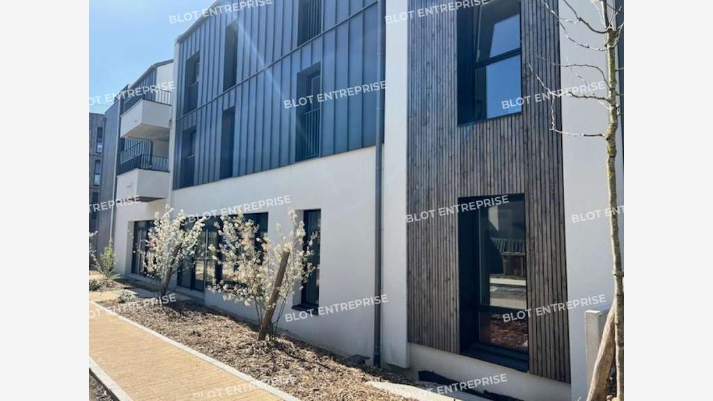 Cellule commerciale 162m² ERP 5 à louer à Plérin