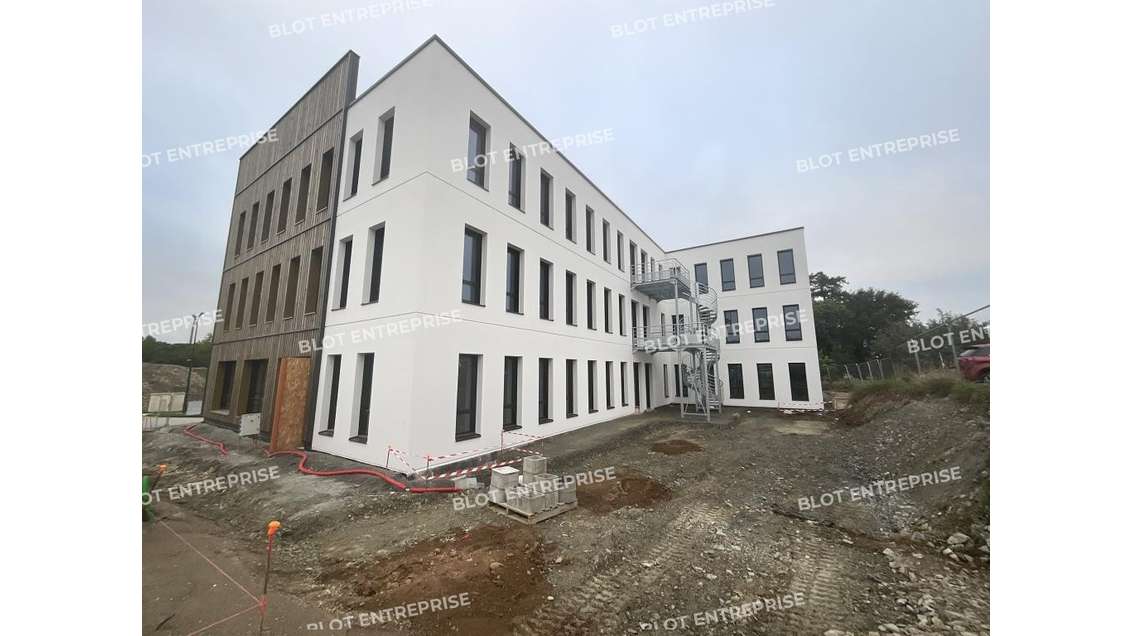 A vendre à louer bureaux 261m² RDC à Ploërmel