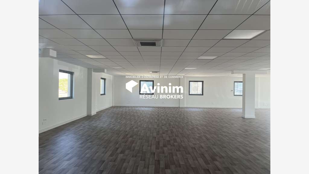 Vente Plateau de bureaux 242m² à Pont du Château