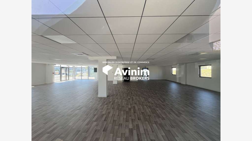 Vente Plateau de bureaux 242m² à Pont du Château