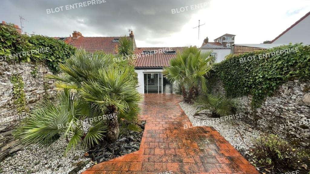 A vendre local professionnel 153m² à Pornic