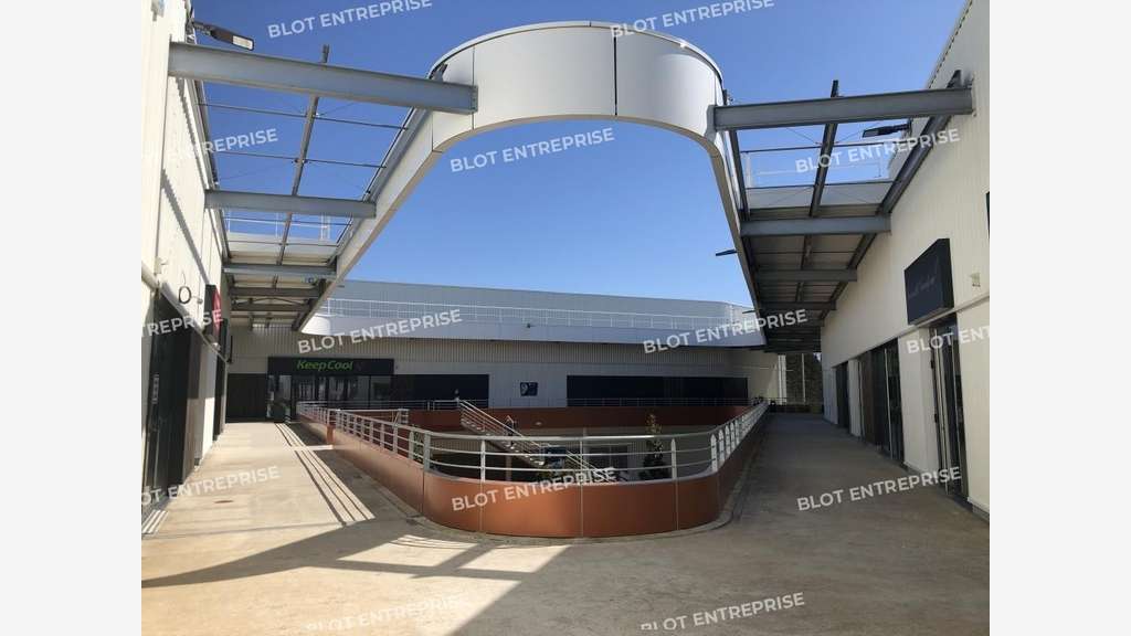 A vendre local commercial de 257m² en ZAC à Pornic