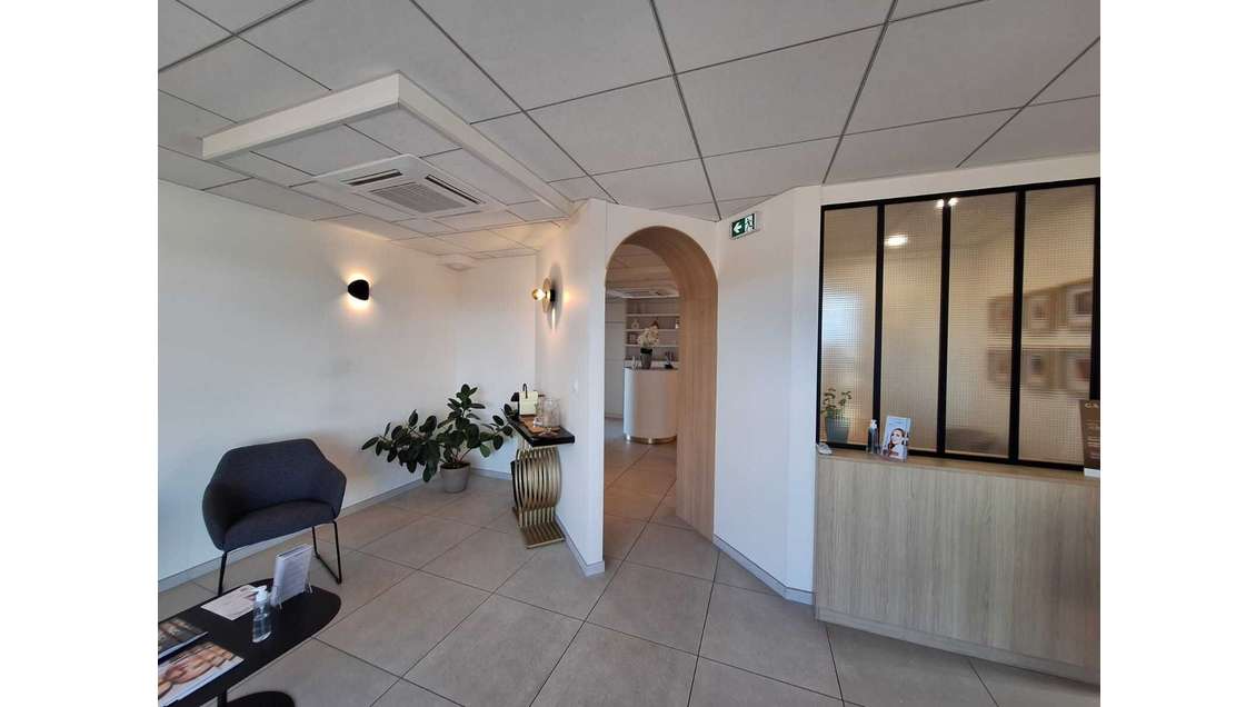 Vente bureaux 192m² à Puget-sur-Argens sortie A8