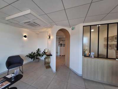 Vente bureaux 192m² à Puget-sur-Argens sortie A8