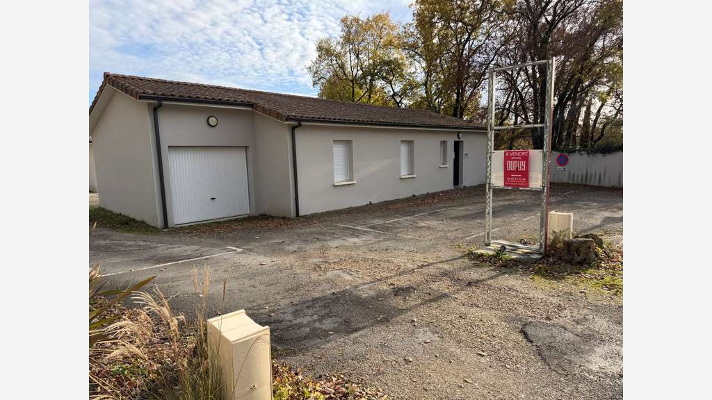 A vendre maison/bureaux à Puymoyen