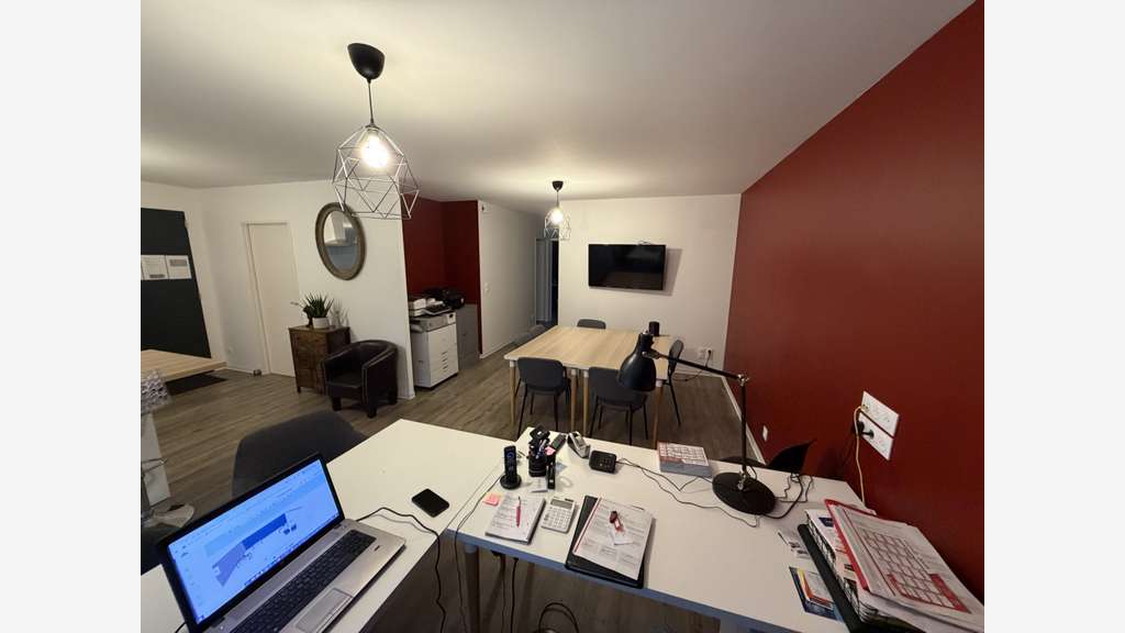 A vendre maison/bureaux à Puymoyen