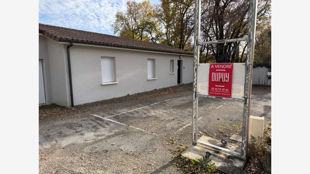 A vendre maison/bureaux à Puymoyen