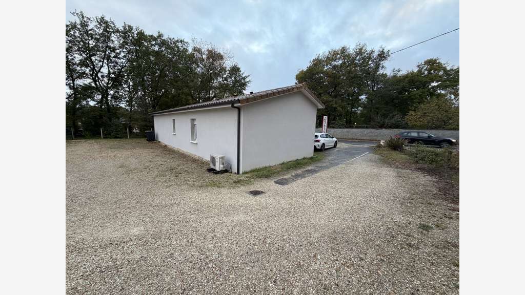 A vendre maison/bureaux à Puymoyen