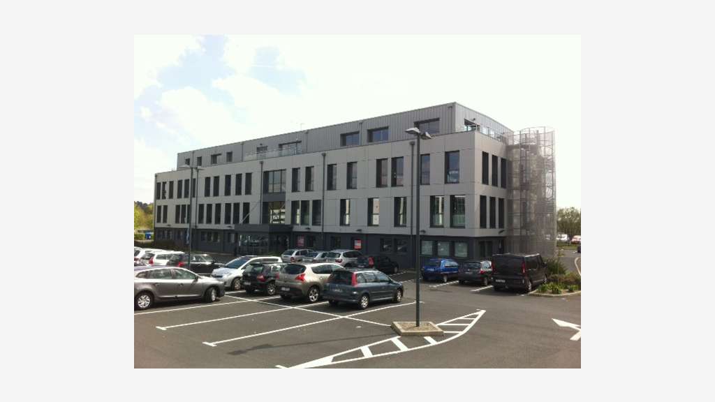 Loue bureaux 111m² + 6 places de parking Quimper