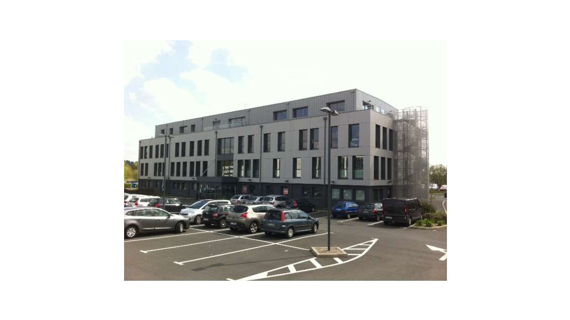 Loue bureaux 111m² + 6 places de parking Quimper