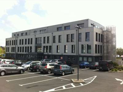 Loue bureaux 111m² + 6 places de parking Quimper
