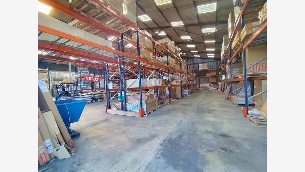 AV bâtiment industriel 1150m² sur 5000m² à Quimper