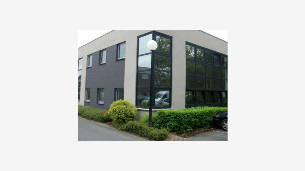 AV bureaux 376m² avec 15 places de parking Quimper