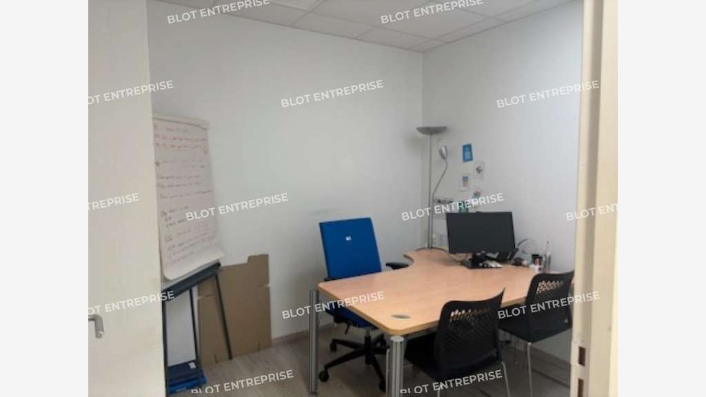 A vendre bureaux loués 72m² axe passant Quimper