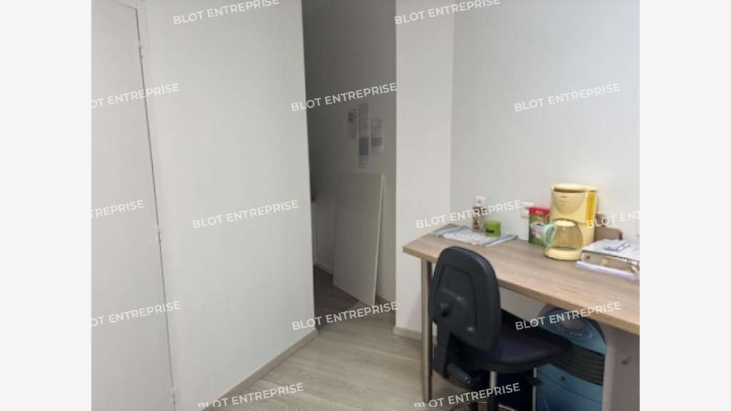 A vendre bureaux loués 72m² axe passant Quimper