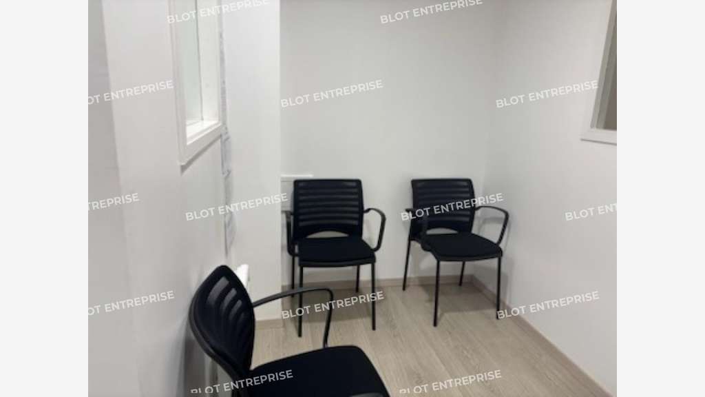 A vendre bureaux loués 72m² axe passant Quimper