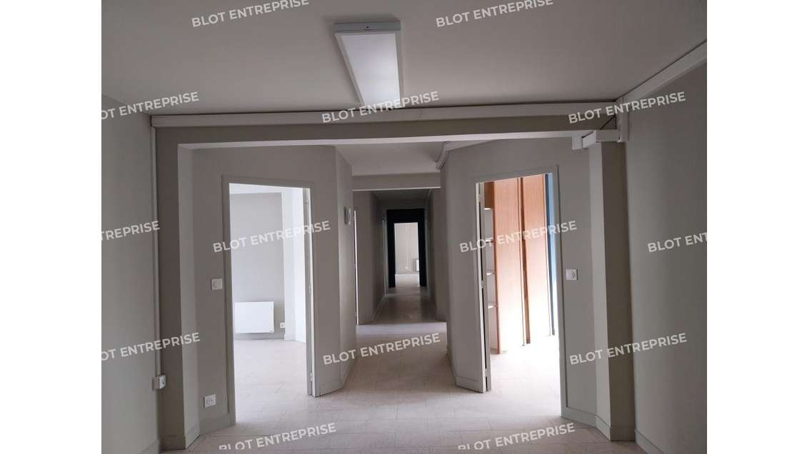 À VENDRE / À LOUER - BUREAUX - 195 m² - QUIMPER