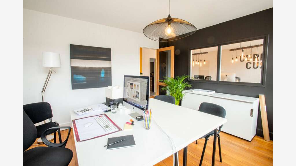 BUREAUX DE CENTRE-VILLE / TRES LUMINEUX