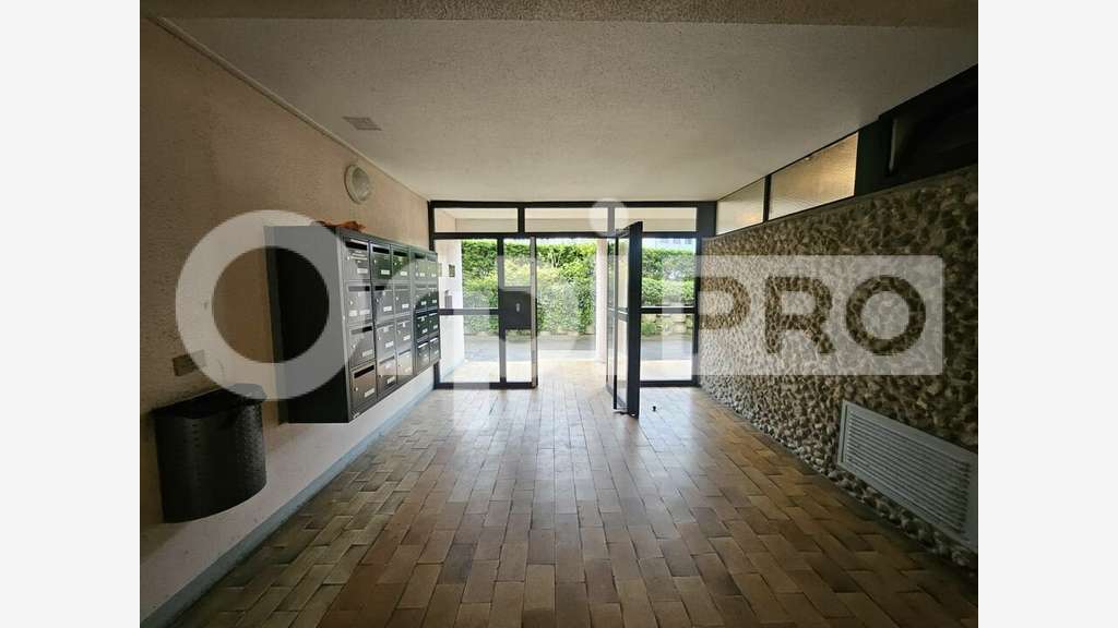 Bureau 80m² R+1 à vendre à Reims sect Av. de Paris