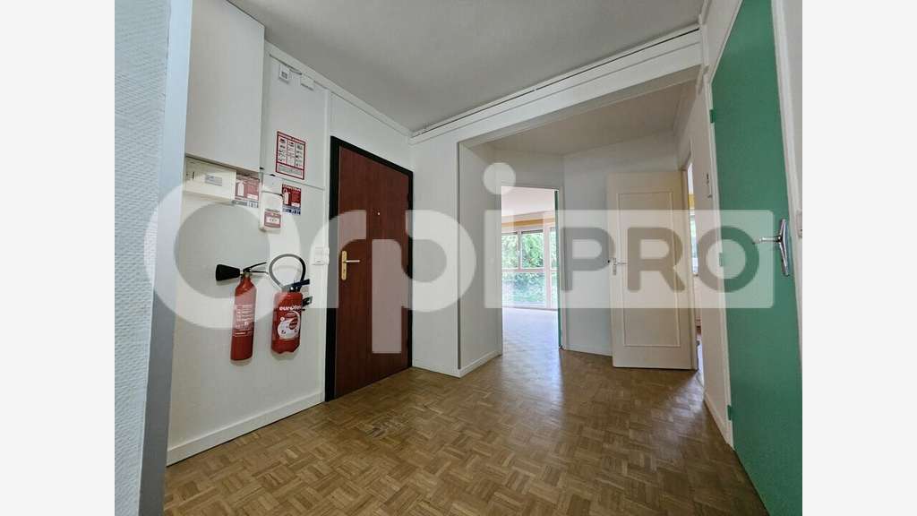 Bureau 80m² R+1 à vendre à Reims sect Av. de Paris
