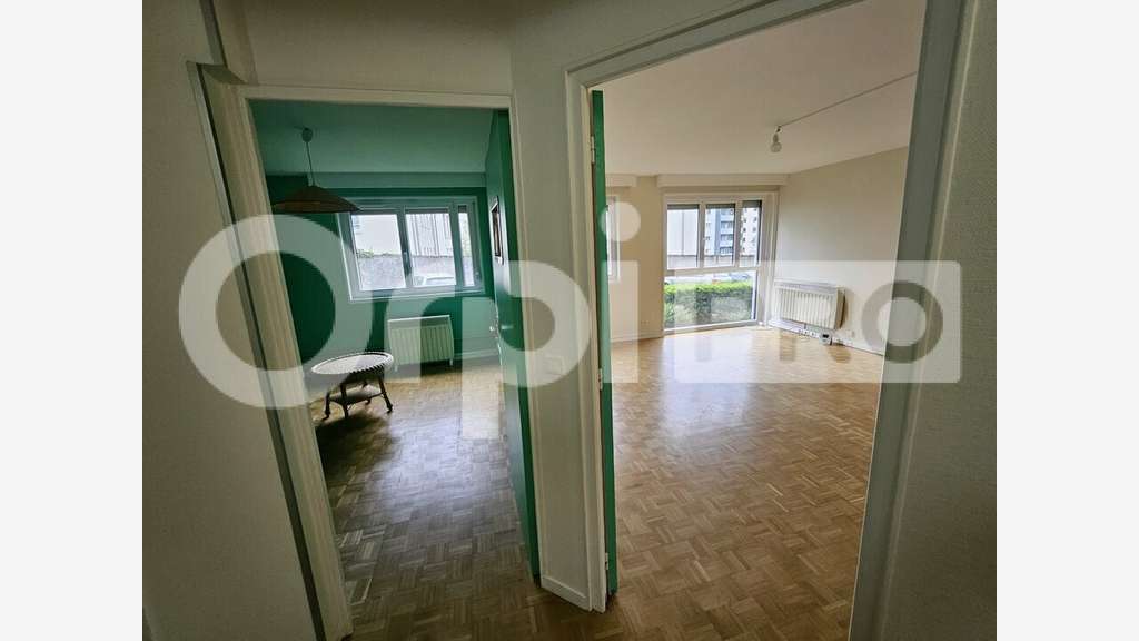 Bureau 80m² R+1 à vendre à Reims sect Av. de Paris