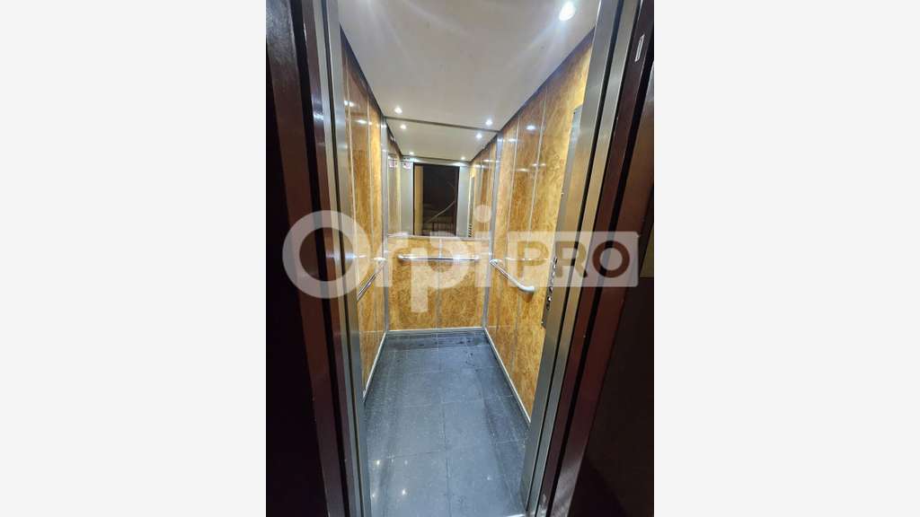 Bureau 80m² R+1 à vendre à Reims sect Av. de Paris