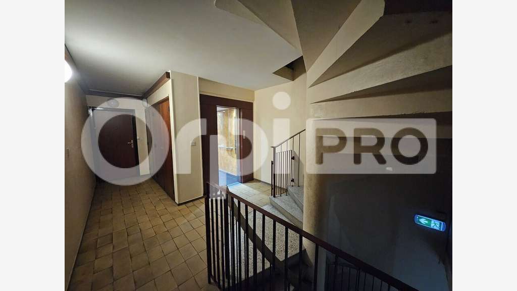 Bureau 80m² R+1 à vendre à Reims sect Av. de Paris