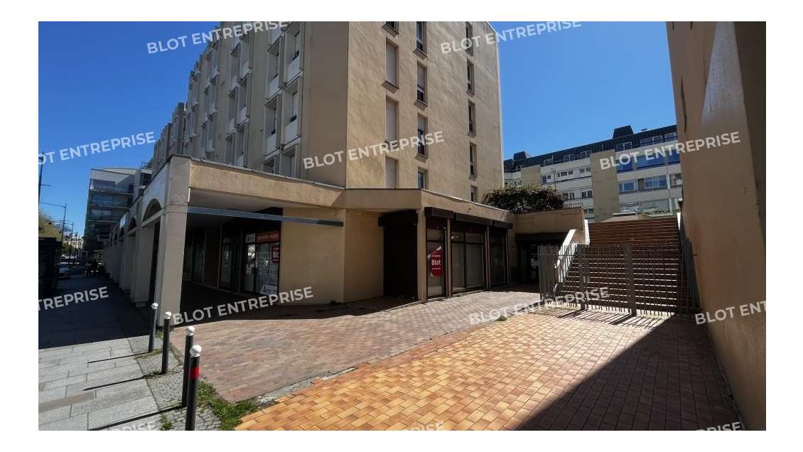 A vendre bureaux 247m² avec vitrine à Rennes