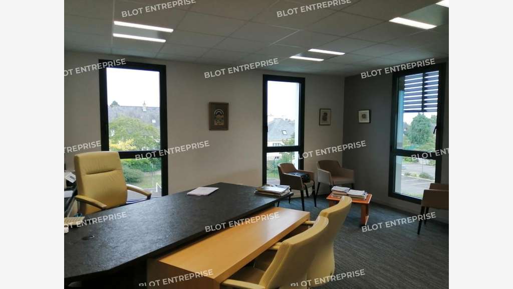 A vendre ou à louer bureaux 1810m² à Rennes 