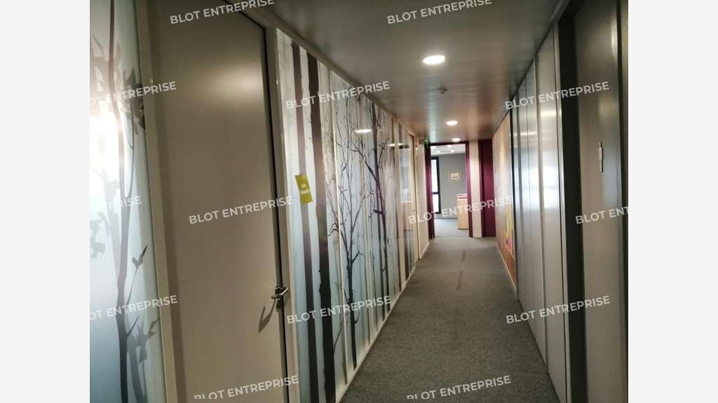 A vendre ou à louer bureaux 1810m² à Rennes 