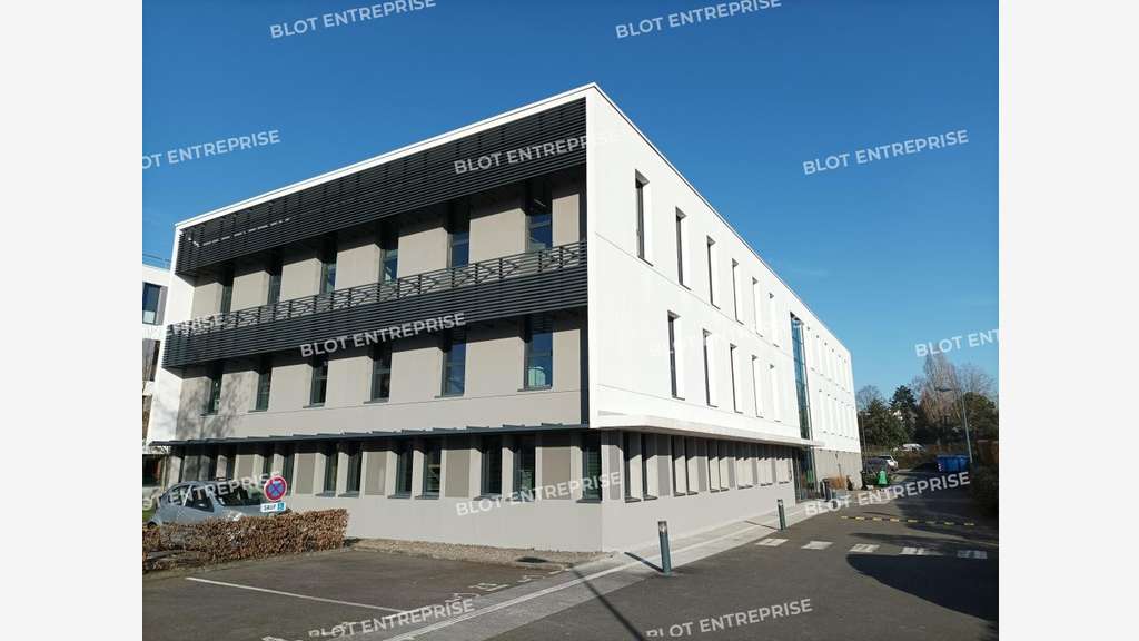 A vendre ou à louer bureaux 1810m² à Rennes 