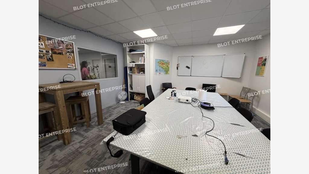 A vendre à louer bureaux 156m² à Rennes
