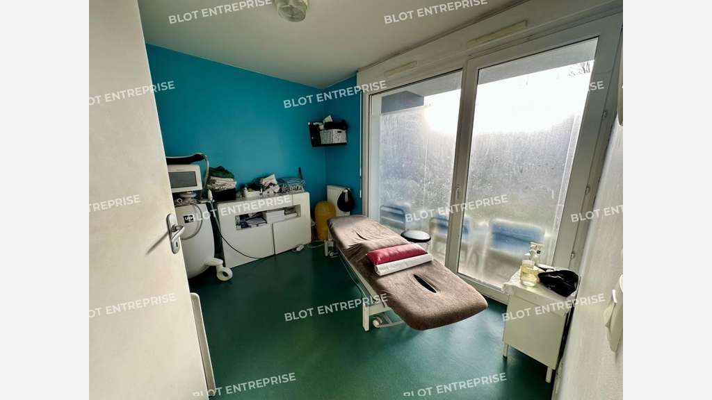 A vendre bureaux 77m² belle visibilité à Rennes