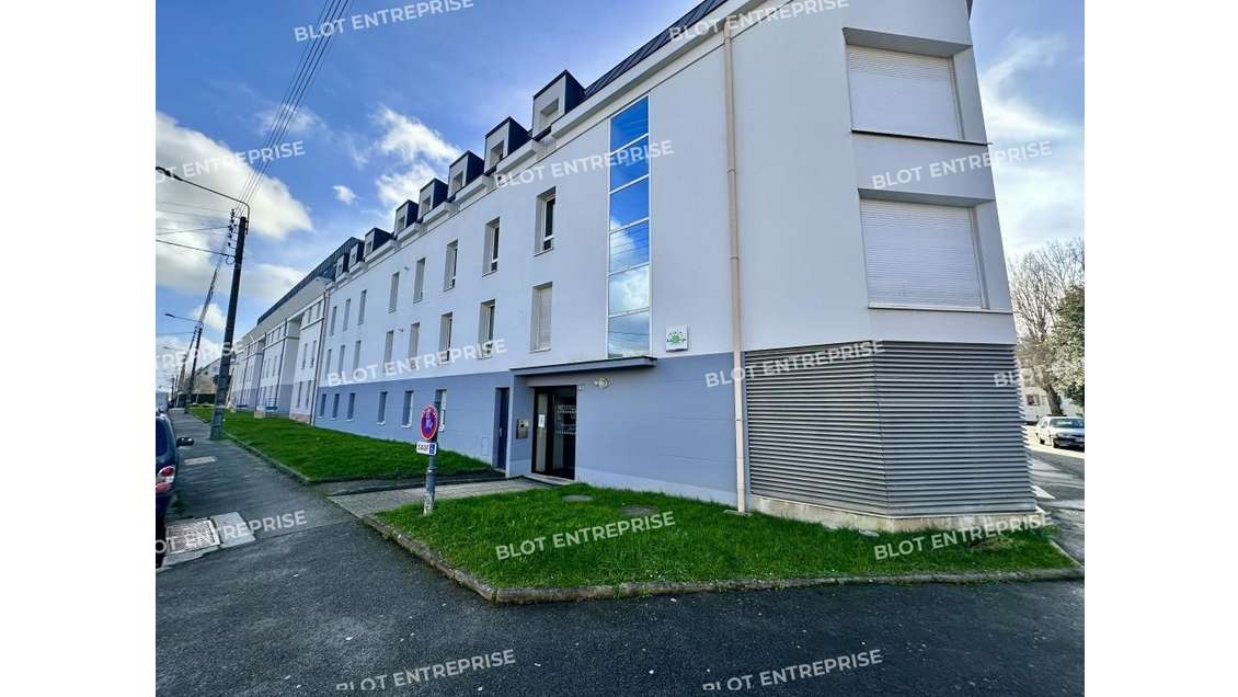 À vendre à Rennes : bureaux d'environ 77 m² avec b